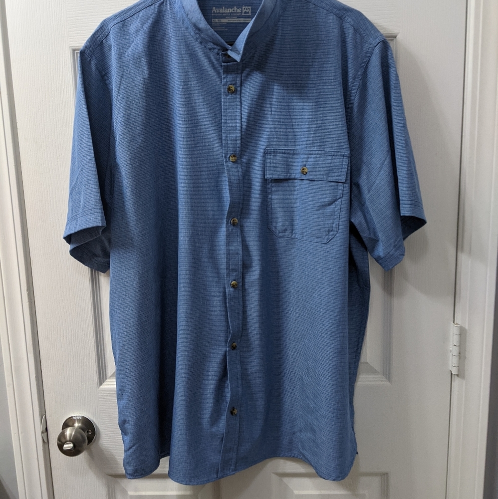 Mens XXL Avalanche button up shirt